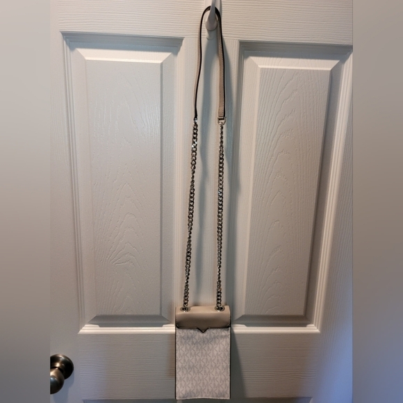 Michael Kors Rose Phone Bag - Picture 7 of 10